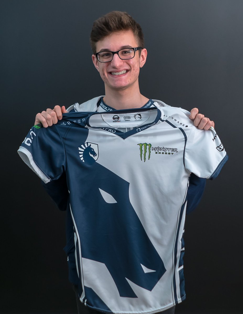 I'm giving away TWO signed Lourlo jerseys and I think they are... pretty good👍

Retweet and Follow to enter: gleam.io/VzHH3/liquid-l…
GL HF 😍