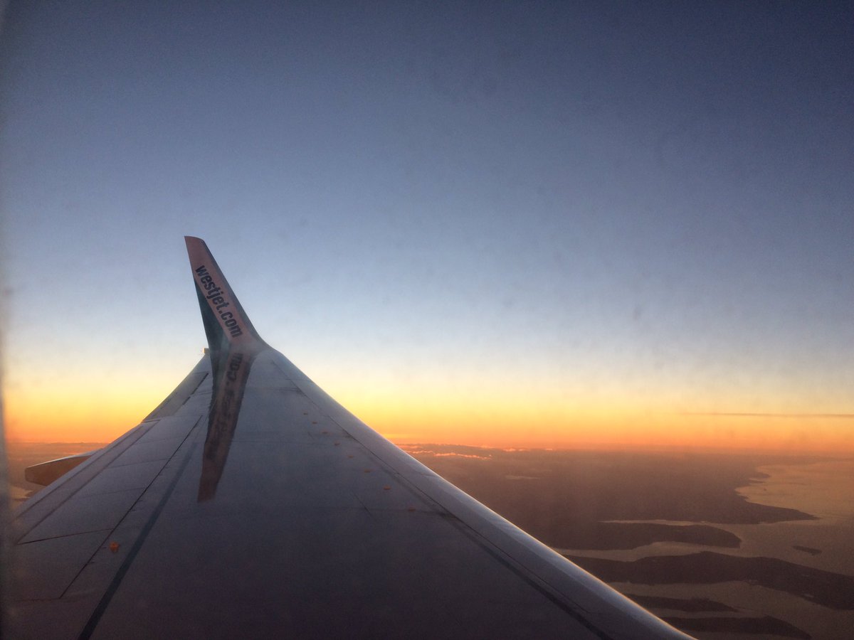 DWeightm's tweet photo. Lookin good from SNA to YVR @WestJet #emergencyrow https://t.co/VjH62mIZiV