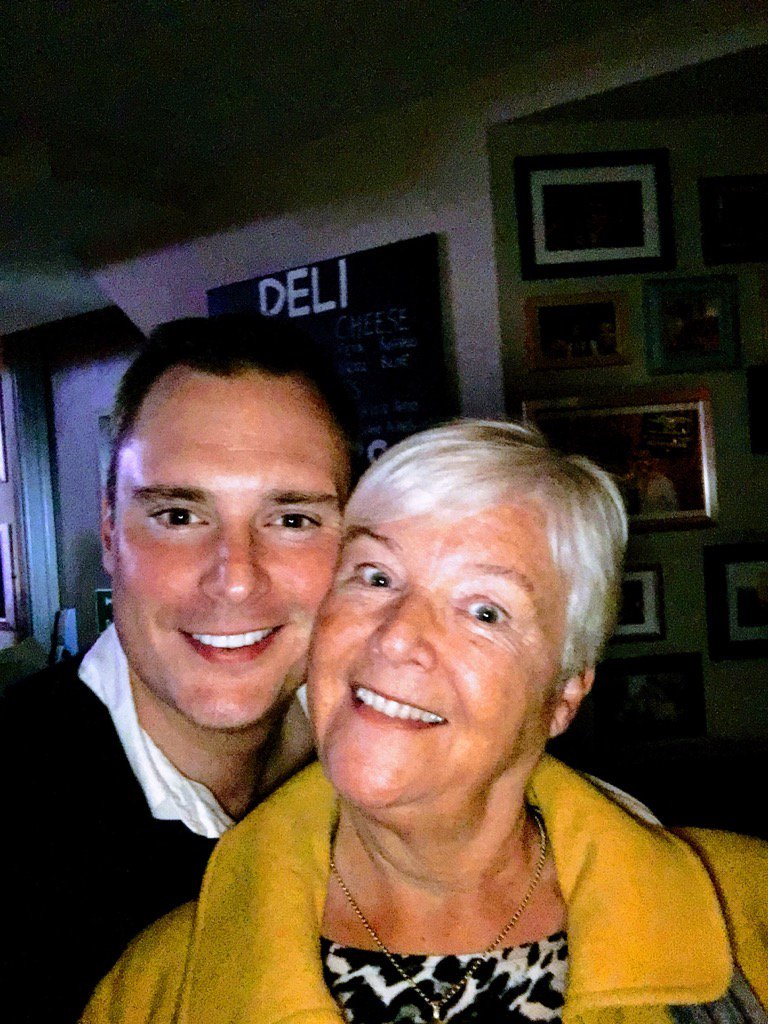 GlynYOGIPotts's tweet photo. Happy birthday to my amazing mother. Thank you for being such a great mum. #teampotts @potts_christina https://t.co/5pE82nRtvM