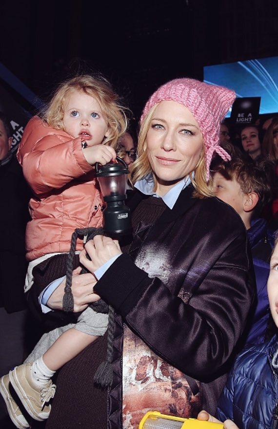 zzaegzzaeg's tweet image. 내 멋대로 그림. 에디스 빵 터진 날:D #cateblanchett #ghostlightproject #BeALight