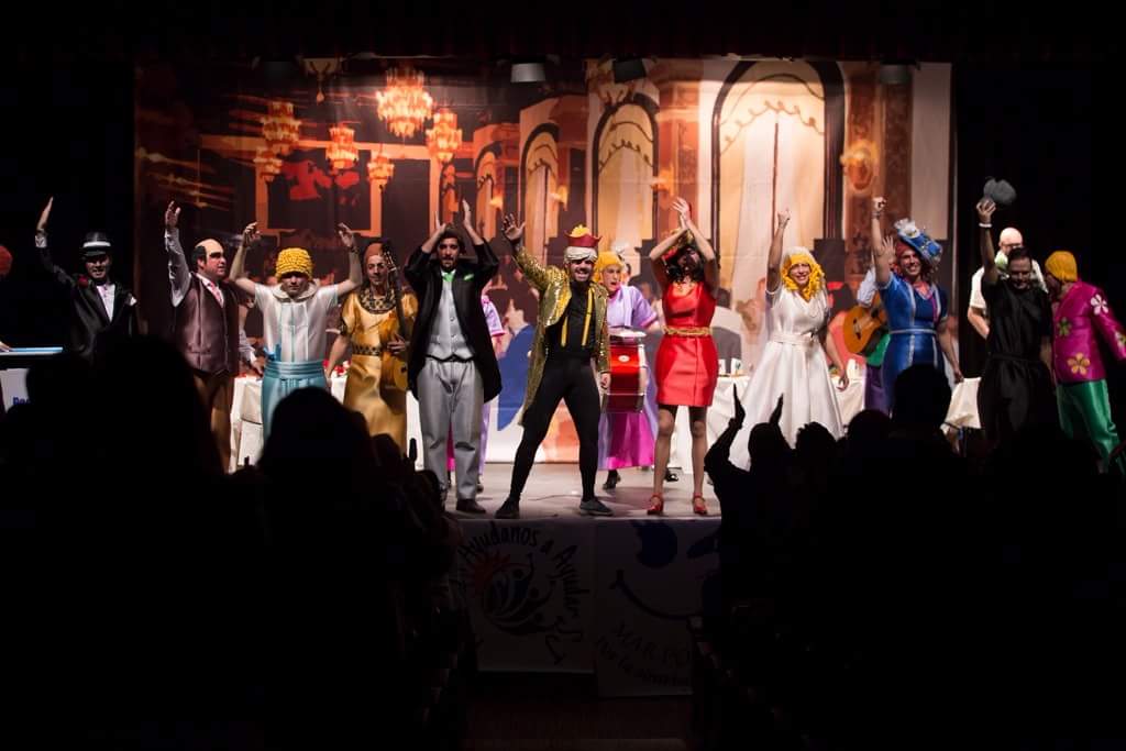 ChirigotaCamas's tweet photo. 🎭 No le tengas miedo al amor. 
No le tengas miedo a febrero,
que los amores que surgen por carnavales son verdaderos 🎭 https://t.co/ol9xOBtR1b