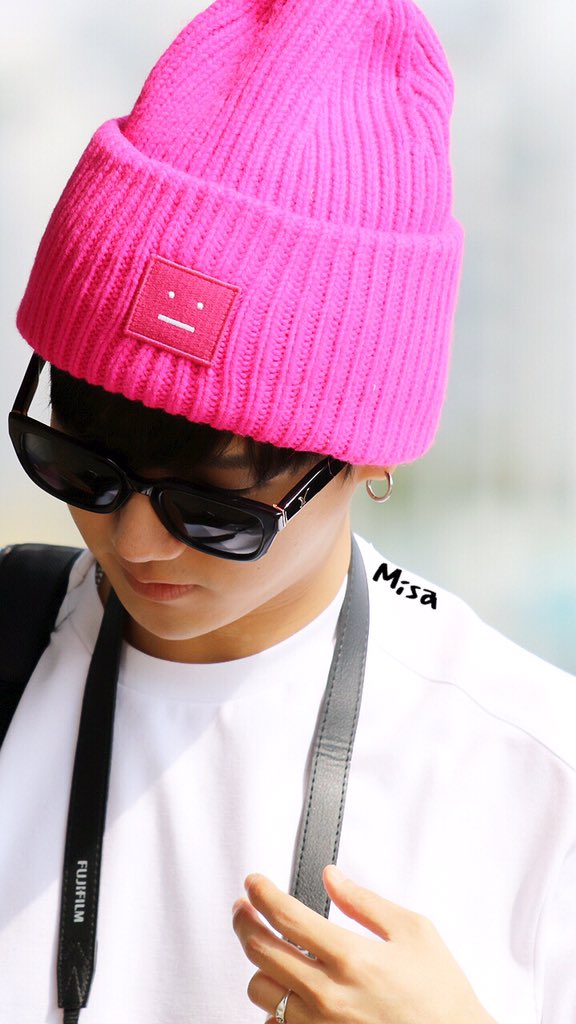 LilaMinho1's tweet photo. My baby beanie wearing the same again #ABBlood 🆎 #yesung #taehyung https://t.co/9rFxLekaTY