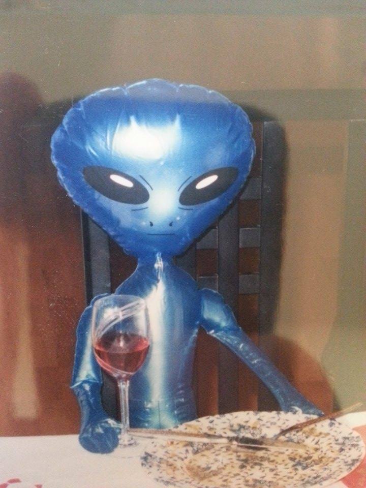 ÞEGAR ÞU ERT GEIMVERAN OG BUIN AÐ BORÐA EN ATT EFTIR AÐ KLARA RAUÐVINIÐ