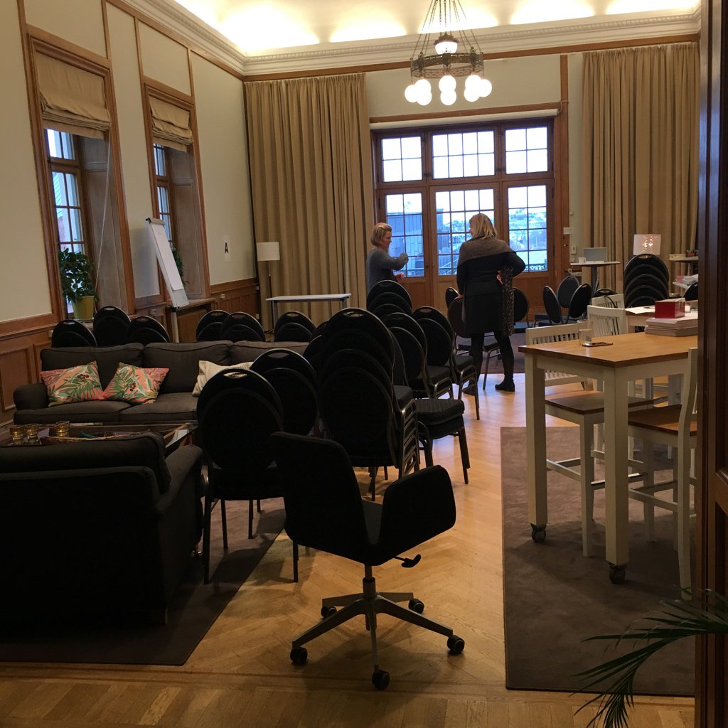 ulrikavincent's tweet photo. Preparing tonight’s meetup w @akinnawid and others for #product #owners and other people working with #requirements stuff #frontit https://t.co/rOlXjp0rMX
