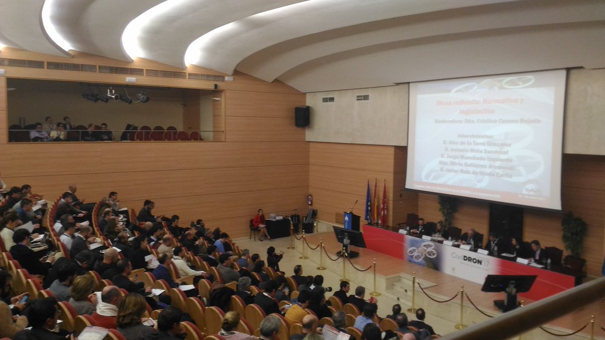 dronelawcenter's tweet photo. En #CivilDron17 Mesa redonda sobre normativa y legislación https://t.co/gYp9Kw73Ys