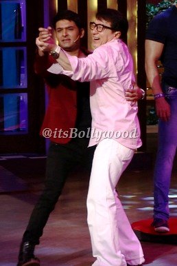 itsBollywood's tweet photo. Pic: @EyeOfJackieChan and @KapilSharmaK9 promoting #KungFuYoga on #TheKapilSharmaShow https://t.co/zqka4Hgkjb