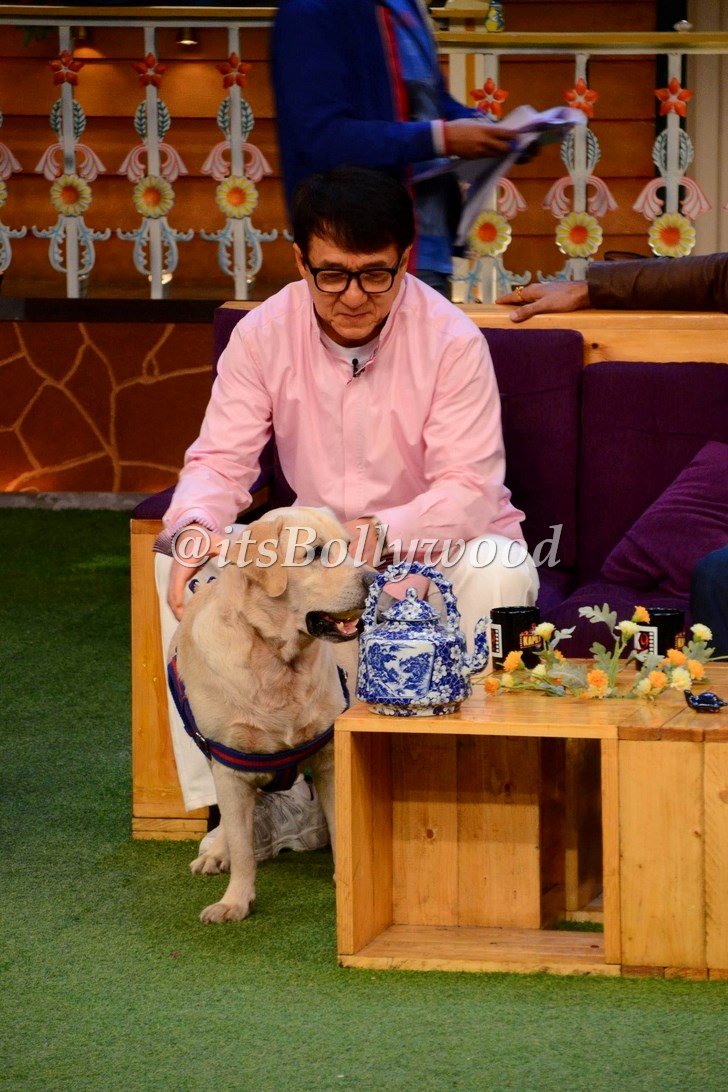 itsBollywood's tweet photo. Pic: @EyeOfJackieChan promoting #KungFuYoga on #TheKapilSharmaShow https://t.co/2Kfzh6HiaQ
