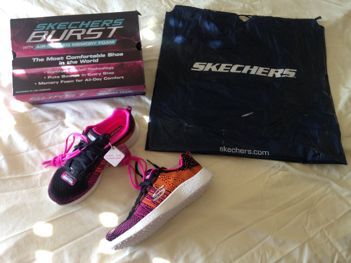 soniavarito's tweet photo. @SkechersSpain 👣👣👣¡Mirad lo que me acaba de llegar! MUCHAS GRACIAS!!! Son preciosas y comodísimas!!! 👣👣👣#MemoryFoam #ViveComoda
#SKECHERS https://t.co/RCkwnN8dWv