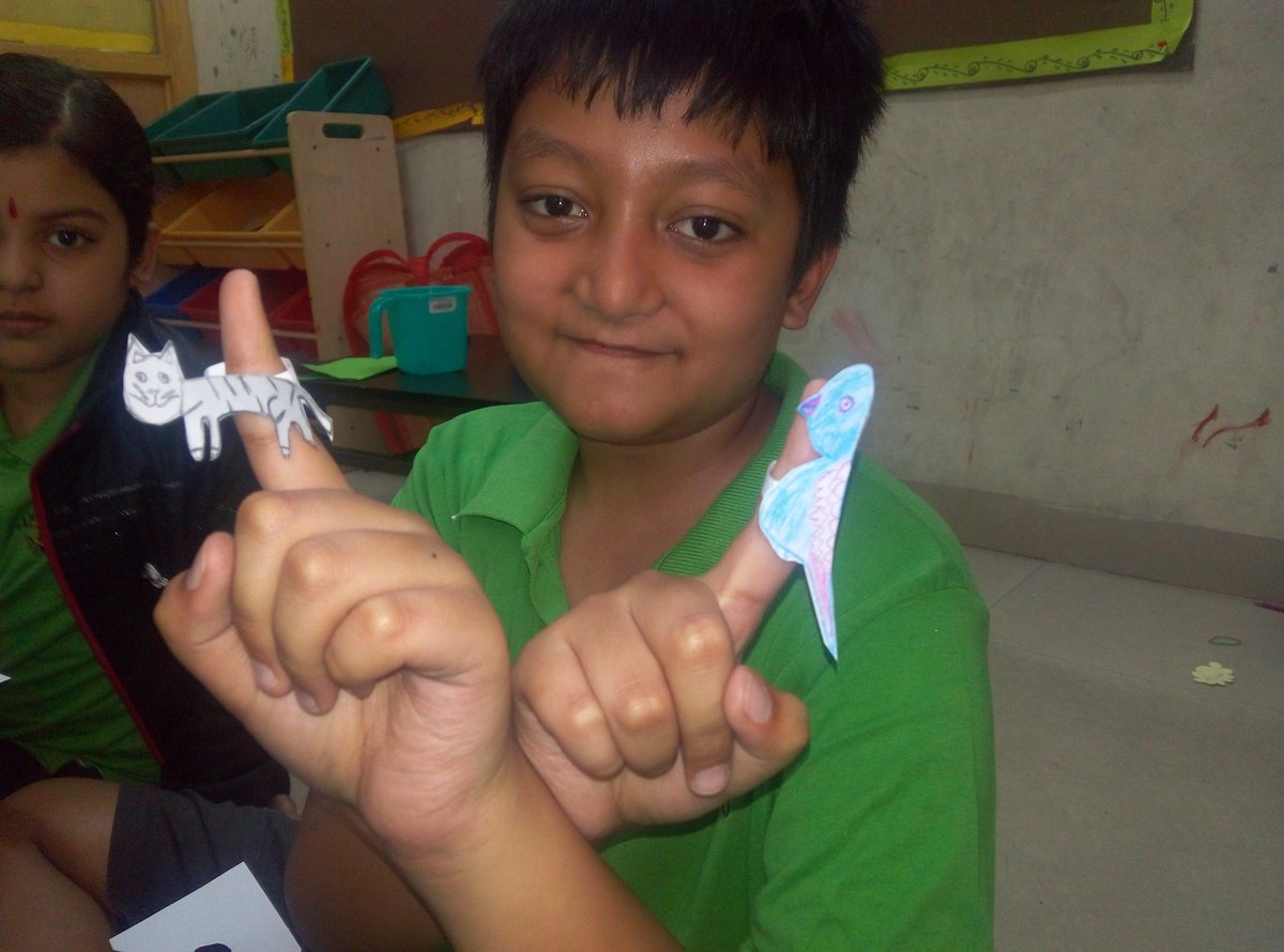 SmithaBijoy1's tweet photo. @akshar_arbol 
#finger puppet workshop at gr 5. More creative ways to try their ideas.. https://t.co/mjmzrcmuug