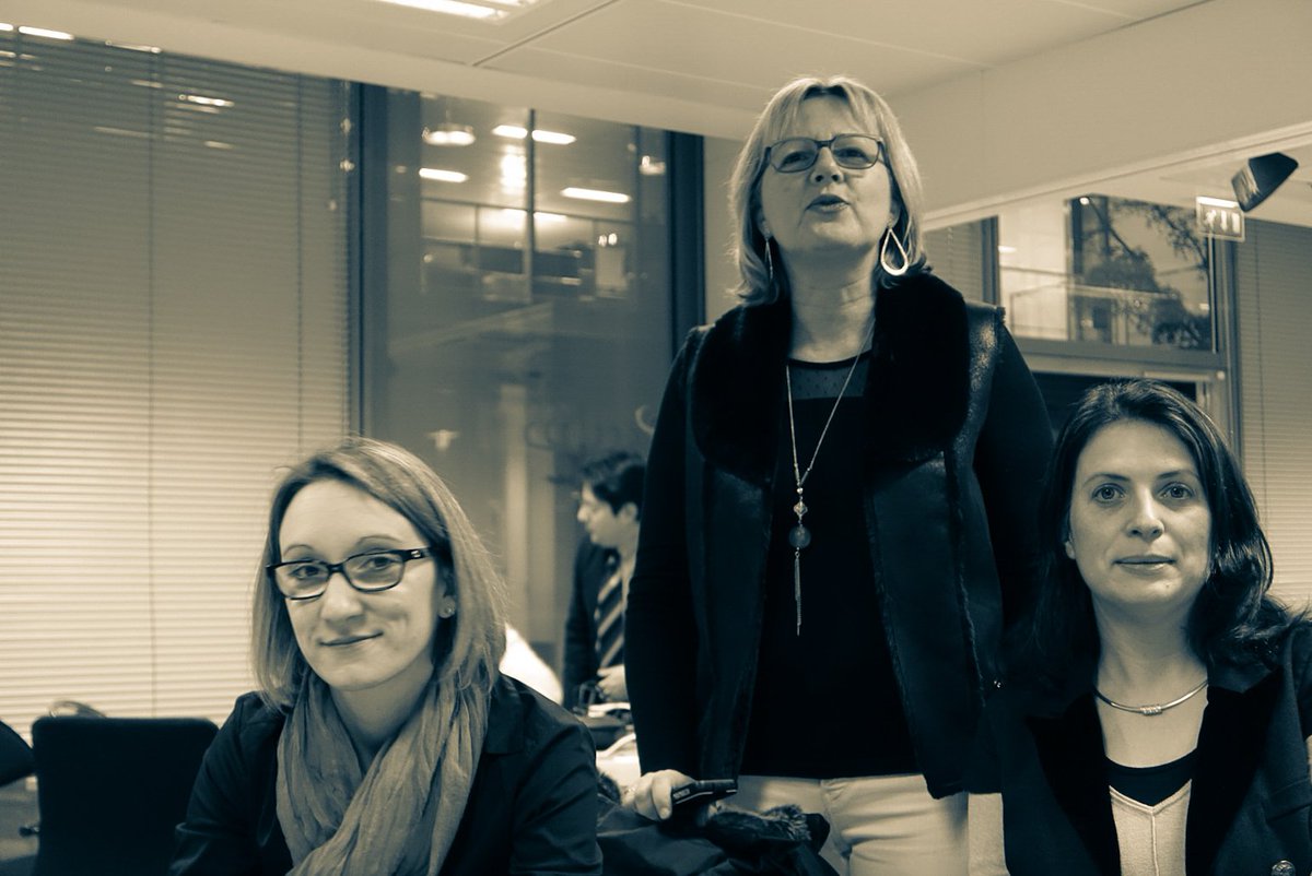 GePaulmier's tweet photo. @LesEchos @InvestirFr #Hackabourse les filles sont prêtes pour aider les projets de transformation de la perception de la finance https://t.co/WHvF4IfWyR