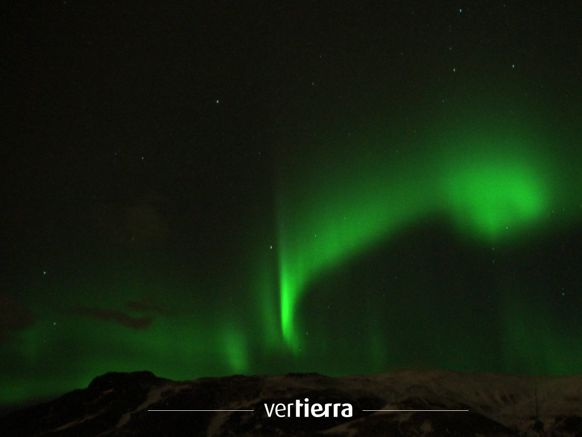 vertierra's tweet photo. En Groenlandia, los esquimales creen ver en la aurora boreal las almas de los muertos subiendo a los cielos con sus antorchas. https://t.co/nFYJFQjpNY