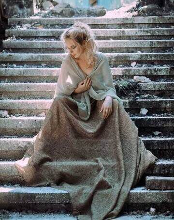 Gidersen.
Aklın Kalır Yüreğin Kalır Bende Demiştim
Kürkçü Dükkânı Gibidir AŞK.
Ne Kadar Gitsende Bir Gün Geri Dönmek
İstersin.
Geç Kalırsın.