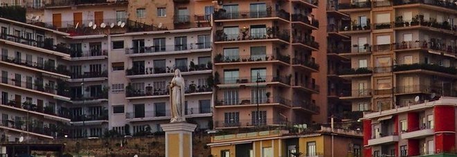RomeoAlfred's tweet photo. Abusivi e morosi, come il comune di #Napoli gestisce i suoi immobili https://t.co/zdfaYmItO2 https://t.co/2q5w88GGBe