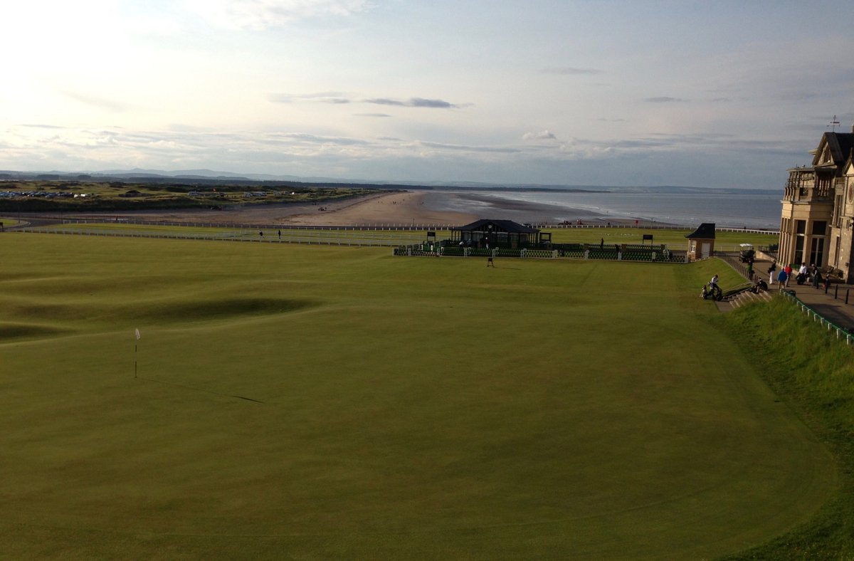 SunstoneLinks's tweet photo. Peace and quiet - a late summer evening looking over the most famous green in #linksgolf .@thehomeofgolf https://t.co/zfNoEZItg1