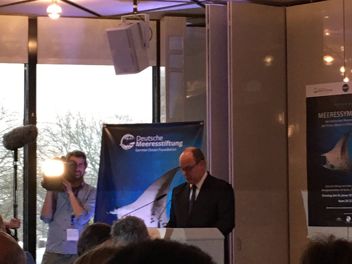 BreidohrbeiBILD's tweet image. Tag 2 für Fürst Albert ll von Monaco auf der Messe #boot2017 in #Düsseldorf - Er spricht über den Schutz der Weltmeere