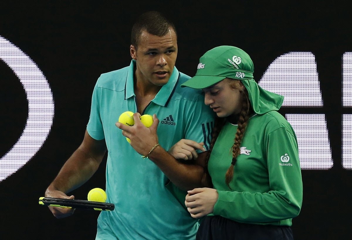 Captain_Cover's tweet photo. #TuesdayMotivation from #tsonga7 for being a #truegentleman at #AusOpen Ball girl Jiuliana thanks #ATPWorldTour star for help during match. https://t.co/6y3FouI4cb