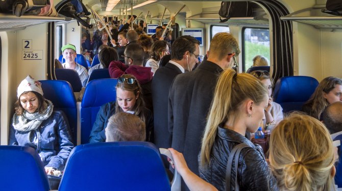 Trotse NS: ‘Meer mensen in één trein dan bij inauguratie Trump’ - 'Ongelofelijk zoveel mensen' speld.nl/?p=69494
