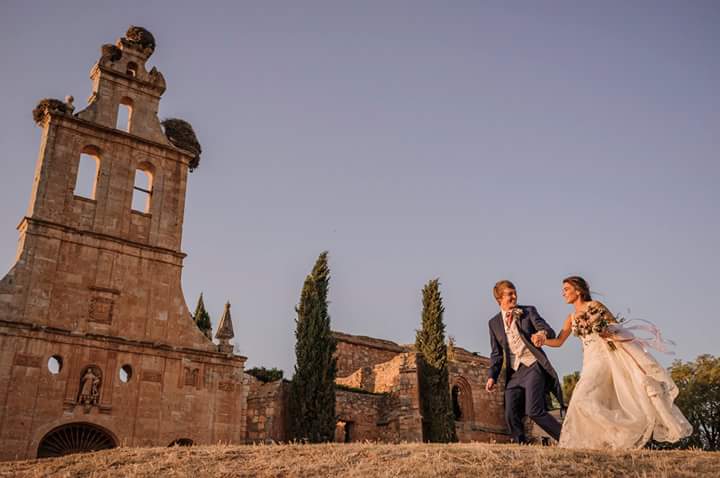 #novioslosclaustros #bodaslosclautros losclaustros.blogspot.com.es/2017/01/bodas-…
 fotografías El Blanco Perfecto; <a href="/MardeFloresSL/">Mar de Flores Madrid</a>