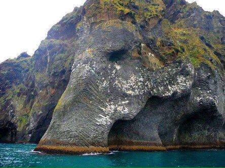 Our_PIanet's tweet image. Elephant Rock is a natural rock formation found on the island of Heimaey, Iceland. 
Can you see it?
