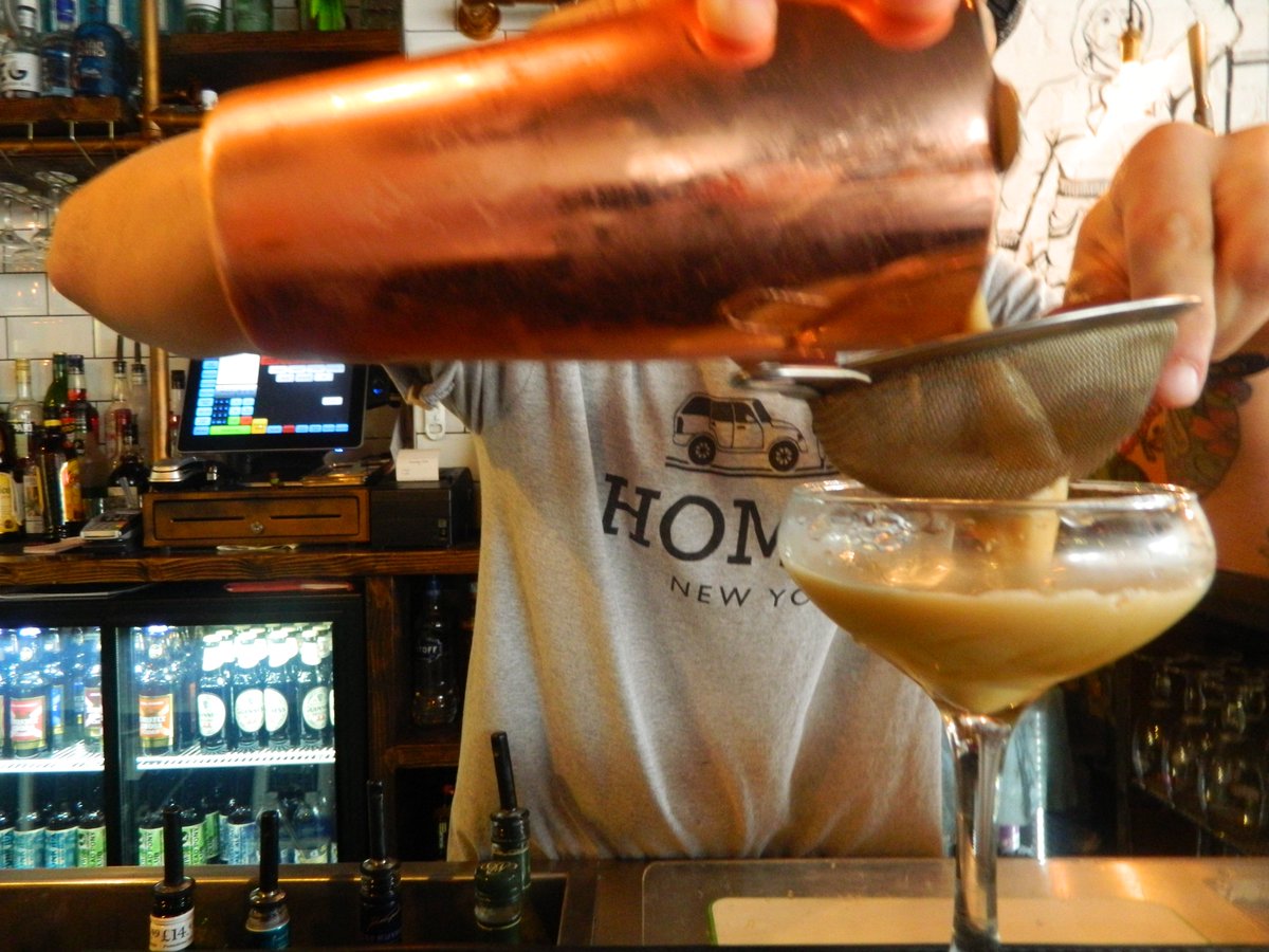 FishandChipK's tweet image. We're making the 2-4-1 #Cocktails. Who's coming in to drink them? #FishandChipKitchen #Hull