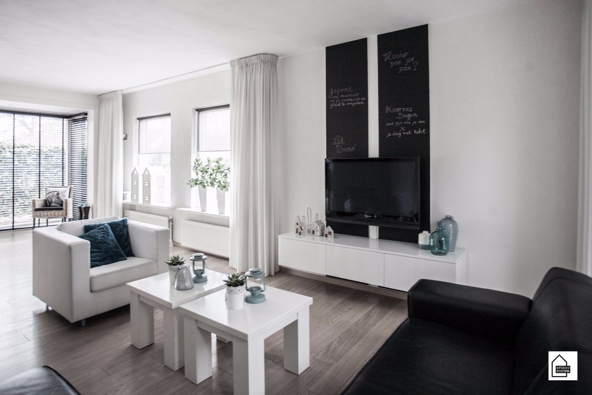 daniellapostma's tweet image. Blij met mijn nieuwe wandmeubel van studiopostma.nl en de achterwanden van krijtbord van maatwerkbladen.nl.