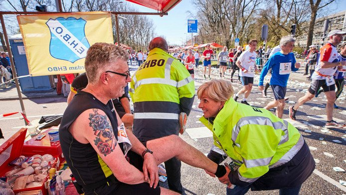 Steeds meer mensen lopen hard, maar de blessures nemen nog sneller toe. Het Erasmus MC wil die trend doorbreken s.ad.nl/4452685