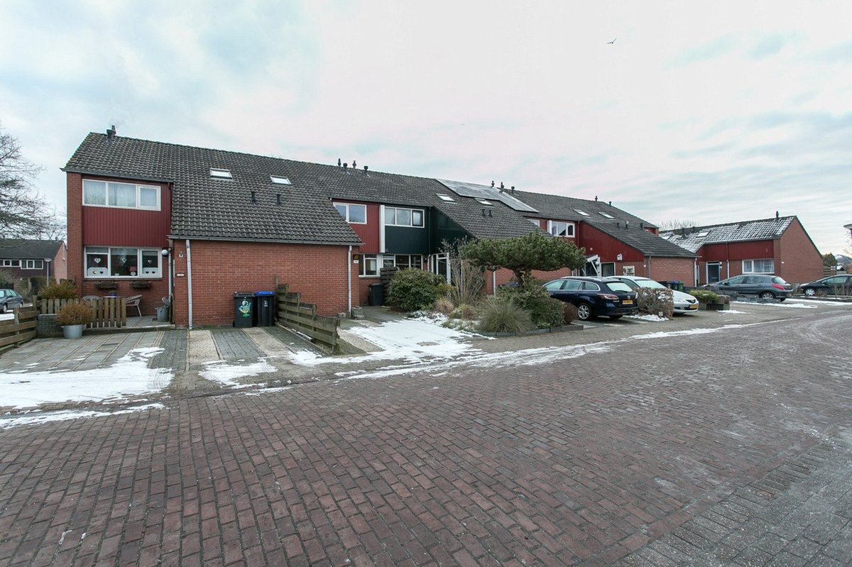 PandomoMakelaar's tweet photo. In gewilde woonwijk gelegen ruime tussenwoning met aangebouwde stenen berging en een diepe tuin #tekoop #Groningen https://t.co/DBQx8y7K1M https://t.co/5DCPybL960