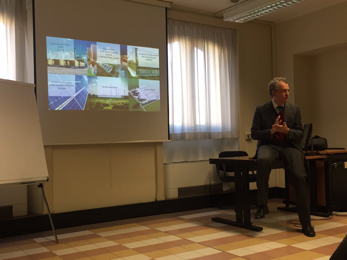 A lezione con <a href="/MGamberale/">mario gamberale</a> in <a href="/Unicatt/">Università Cattolica</a>, facoltà di #economia: il mondo dell'#innovazionesostenibile e delle #energierinnovabili.