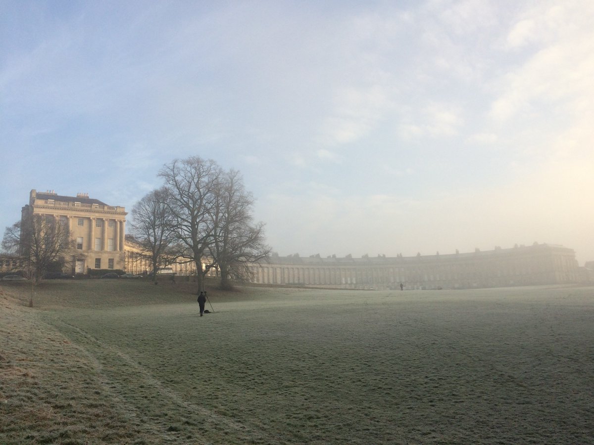 nashandcobath's tweet photo. Atmospheric @BathChron @BathLifeMag @LoveBath @bathindiechat @LovingBath @WeLoveBath @royalcrescent @royalcrescent01 #RoyalCrescent #Bath https://t.co/EpBkYozAjI