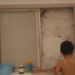 おいｗ大雪の影響で家から雪見風呂楽しんでるぞ!