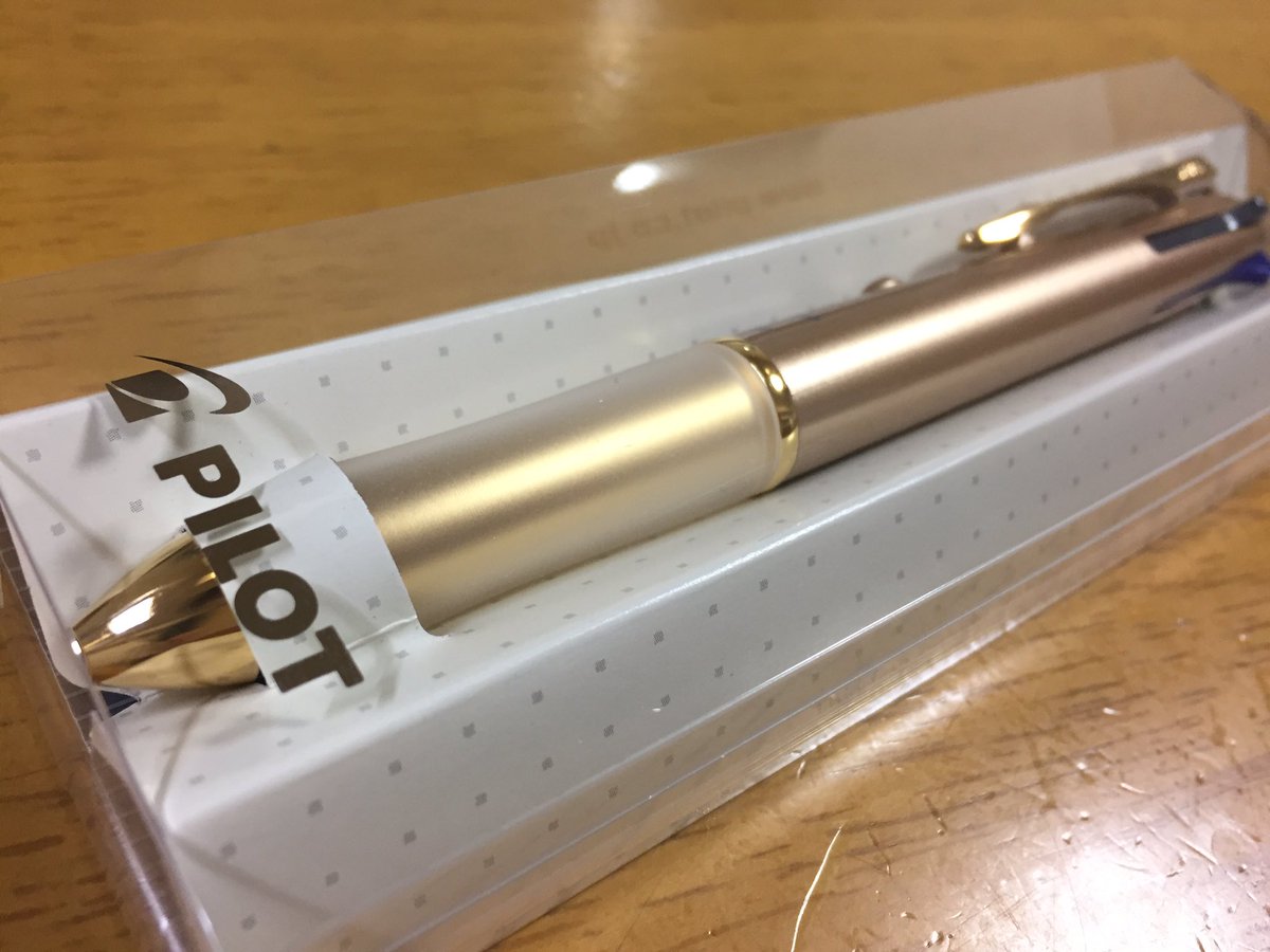 bunbouguVERY's tweet photo. ドクターグリップ25周年の金色の4+1のボールペン当たった！
めっちゃうれしい

#ドクターグリップ25周年 
#ドクターグリップ https://t.co/ZbA544M3Xx