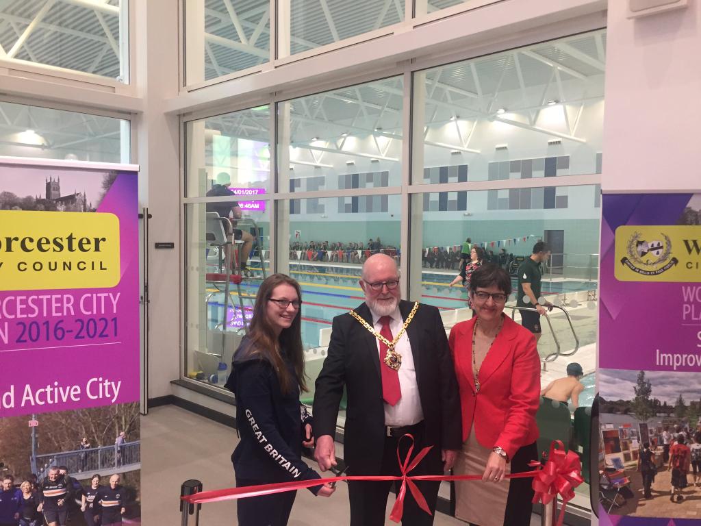 beckyredfern99's tweet photo. Great morning officially opening the new #WorcesterPool💪 https://t.co/qOhgDx0qiu