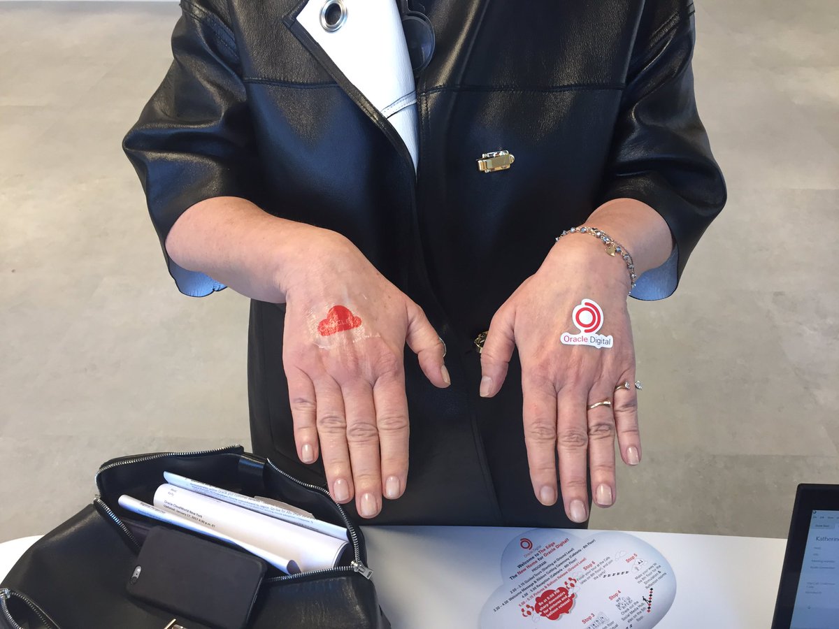 NishomA's tweet photo. I love my job. Best job ever. #Oracledigital #TheEdge #experienceoracle @GSangiorgi https://t.co/pqMHdEsZy5
