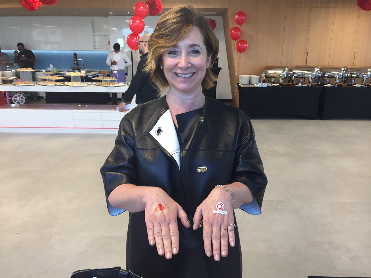 NishomA's tweet photo. I love my job. Best job ever. #Oracledigital #TheEdge #experienceoracle @GSangiorgi https://t.co/pqMHdEsZy5