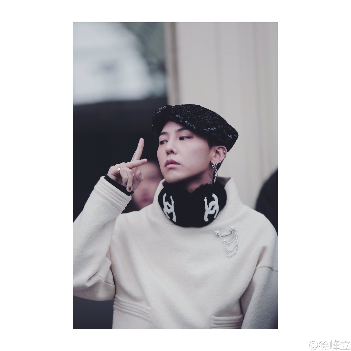bbturkey_'s tweet photo. 📷[170124] #GD Paris'teki Chanel showunda https://t.co/Vdr4hsmNb5