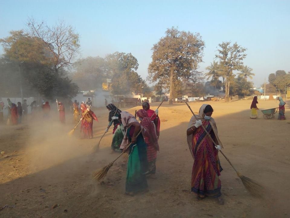 स्वच्छ भारत अभियान के तहत भानुप्रतापपुर तहसील में स्वच्छता अभियान चलाकर वार्डों की सफाई की गई.
#SwachhBharat #MyCleanIndia #MyCleanIndia