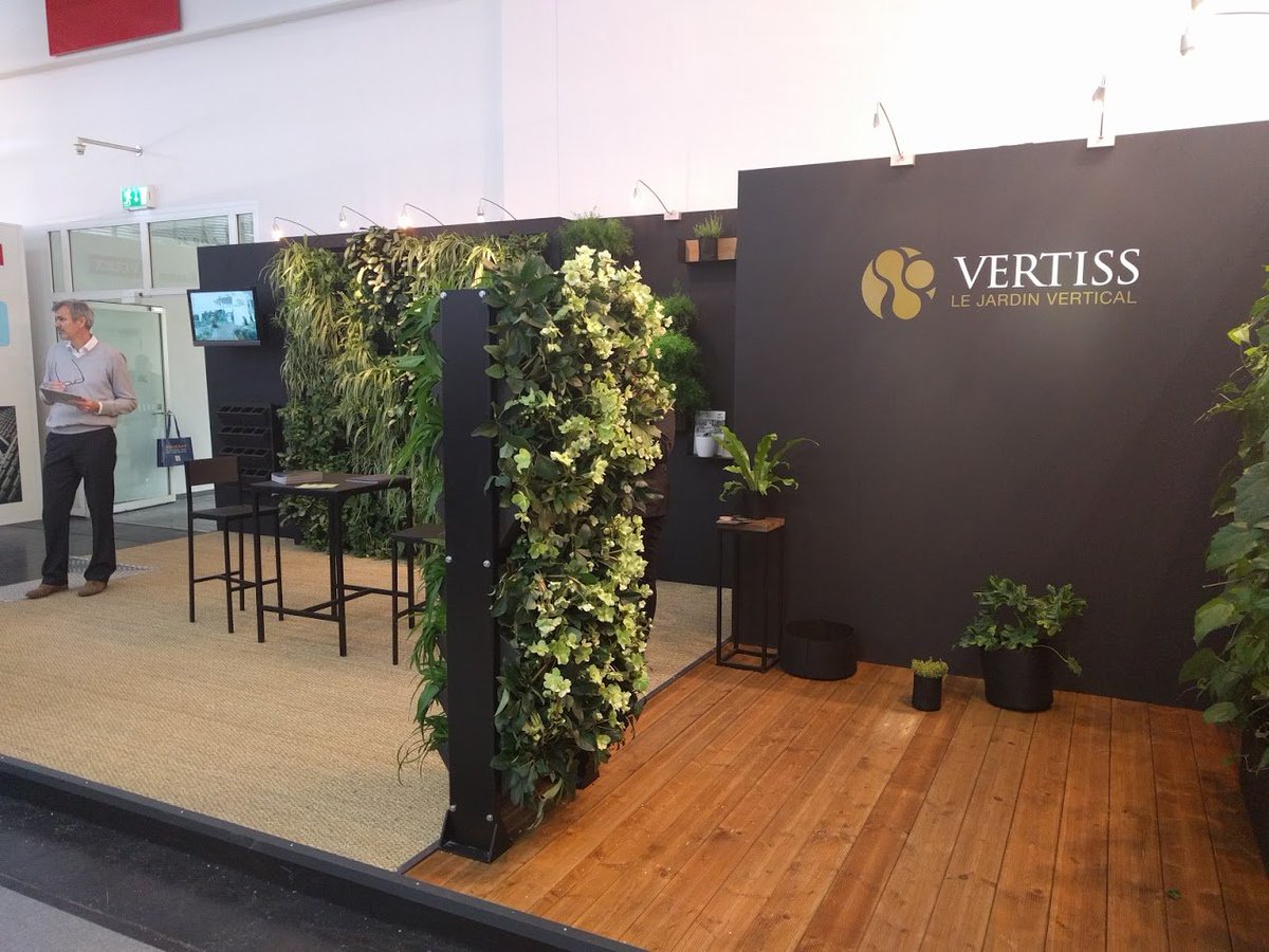 Novintiss's tweet photo. Many thanks to our german #Vertiss partnair #Boymann for his help at the #BAU. #greenwall #murvegetal #Pflanzmodul #vertikalegarten https://t.co/uNOkhB4Dhr