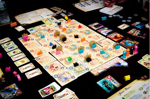 Игра пять точек в ряд. Племена настольная игра. Игра five tribes. Five tribes настольная игра. Игры кристаллы сокровища монтесумы.