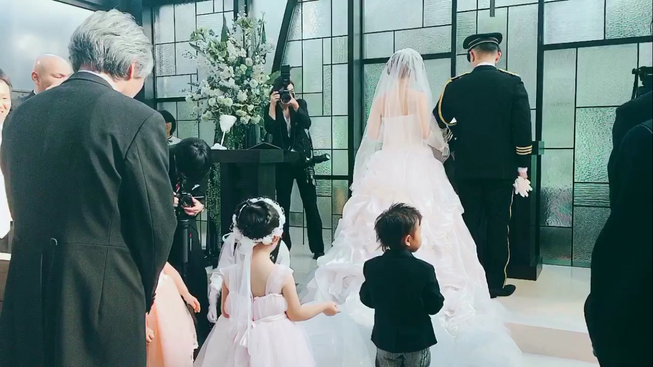 松岡 りさ いとこの結婚式とっても感動 消防士さん達の余興も最高 天使がいっぱいで可愛かた T Co ve5sgcuy Twitter