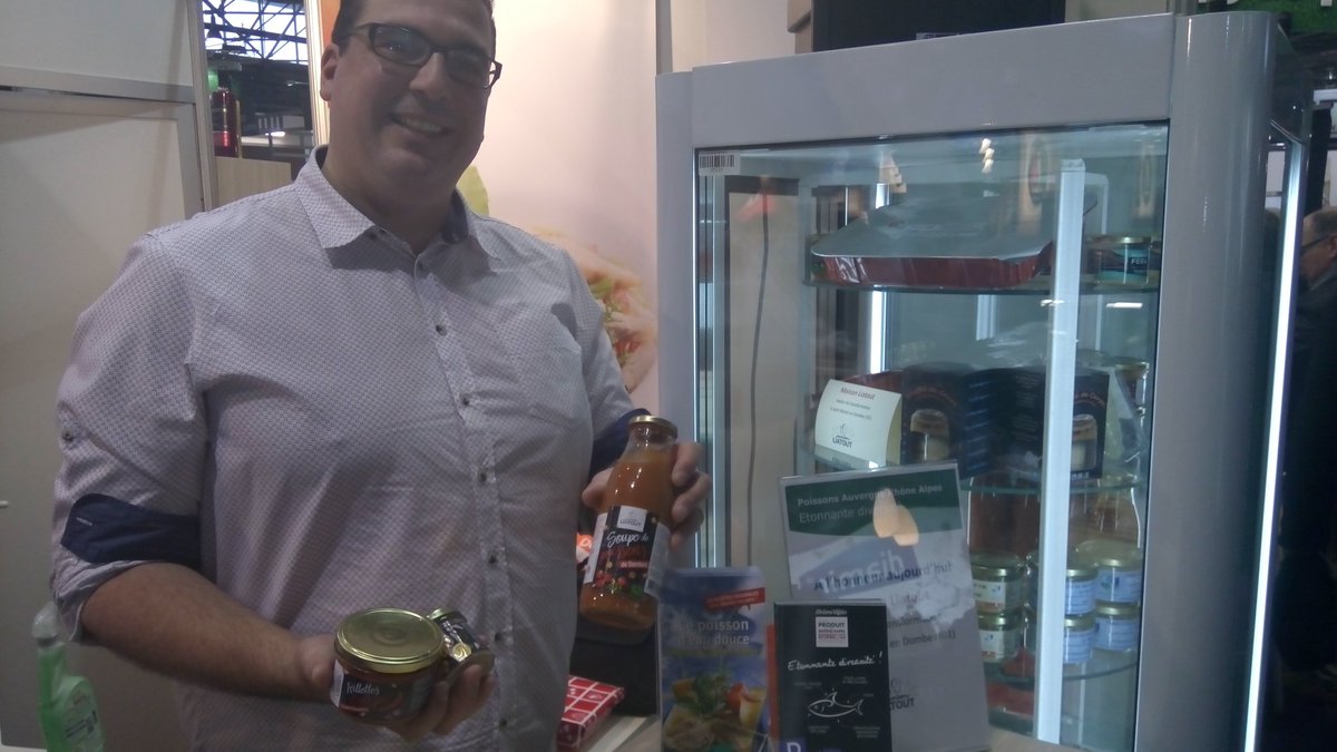 qcamus51's tweet photo. Maison Liatout @Bastomartini tjrs en place #carpedesdombes @PoissonDbes #Sirha2017 @Sirha_Lyon https://t.co/P9sN0EwCBc