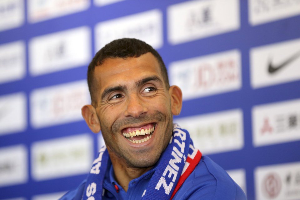 DeadlineDayLive's tweet photo. Carlos Tevez will earn £1 a second in China. (Source: Sky Sports) https://t.co/7UuBnlbufY