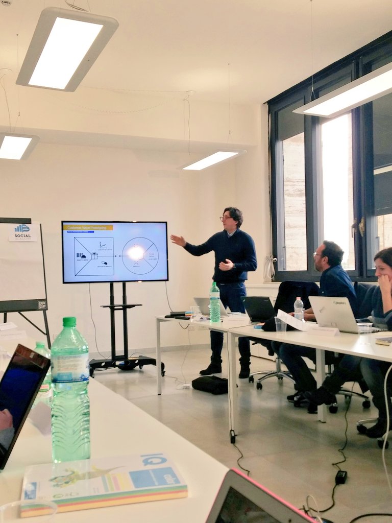 Social Academy tweet media