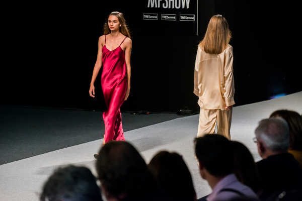 MFSHOW, la pasarela que se reinventa. goo.gl/fPjwbx
<a href="/bzprensa/">Blanca Zurita</a> <a href="/MFSHOWLIVE/">MFSHOW</a> #Moda #tendencias #pasarela