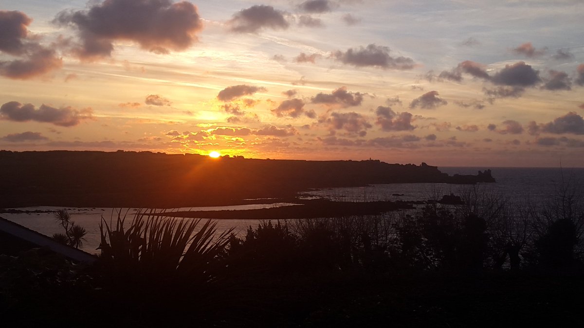Another stunner of a sunrise this morning on #scilly #lovewherewelive