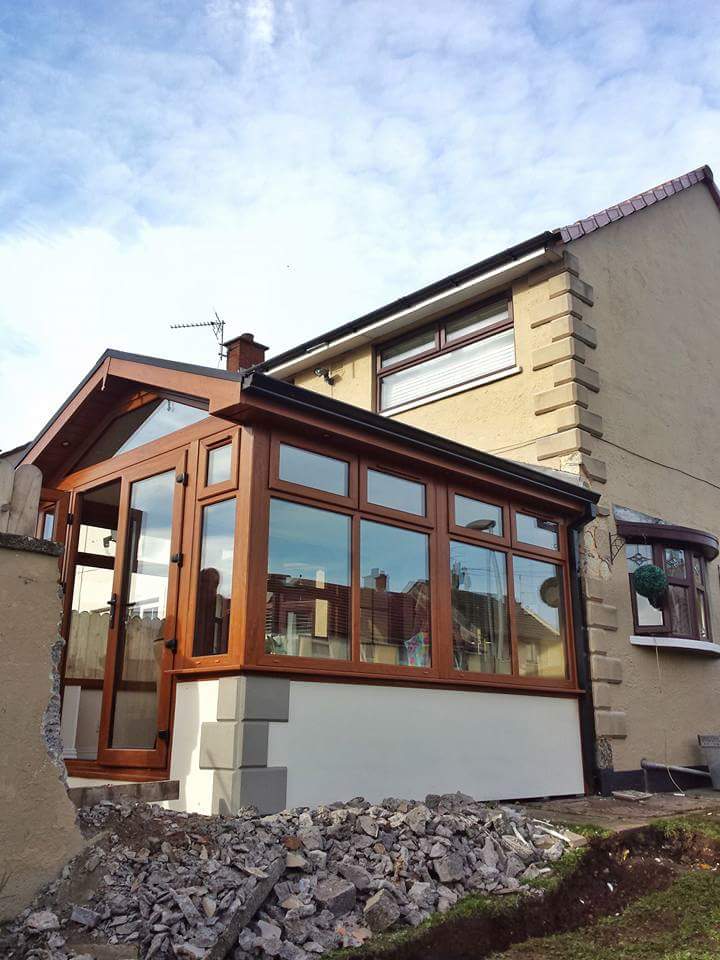 JacobsonModular's tweet image. 3x3.6m oak sunroom being craned in. #Belfast #NorthernIreland #modular