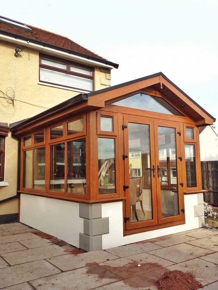 JacobsonModular's tweet image. 3x3.6m oak sunroom being craned in. #Belfast #NorthernIreland #modular