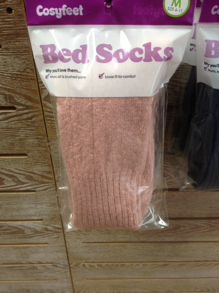 Iwfeet's tweet photo. Cold at night? Not anymore :) goodbye ❄️ feet hello 🔥 feet -> get our #Cosyfeet Bed Socks now! https://t.co/cir5hhPeQx