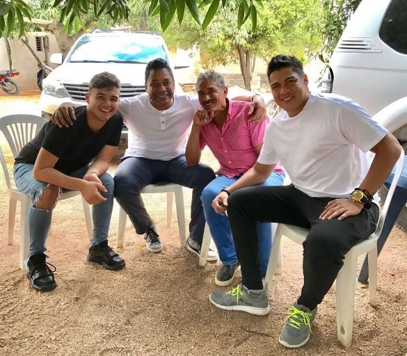 Olímpica Stereo 93.7 (@olimpicast937) on Twitter photo #Nota El cantante <a href="/rafaperezmusic/">RAFA PEREZ TORTELLO</a> estuvo ayer visitando al maestro <a href="/MarcianoMartinz/">Marciano Martínez</a> quien le canto varias de sus canciones inéditas. #Nota El cantante <a href="/rafaperezmusic/">RAFA PEREZ TORTELLO</a> estuvo ayer visitando al maestro <a href="/MarcianoMartinz/">Marciano Martínez</a> quien le canto varias de sus canciones inéditas.