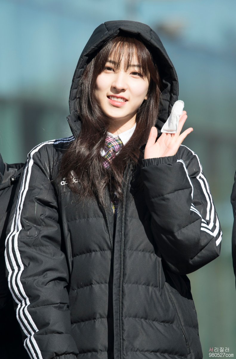 980527com's tweet photo. 170114 음악중심 우주소녀 미니팬미팅

#우주소녀 #WJSN #은서 #Eunseo https://t.co/2ShUoocvm0