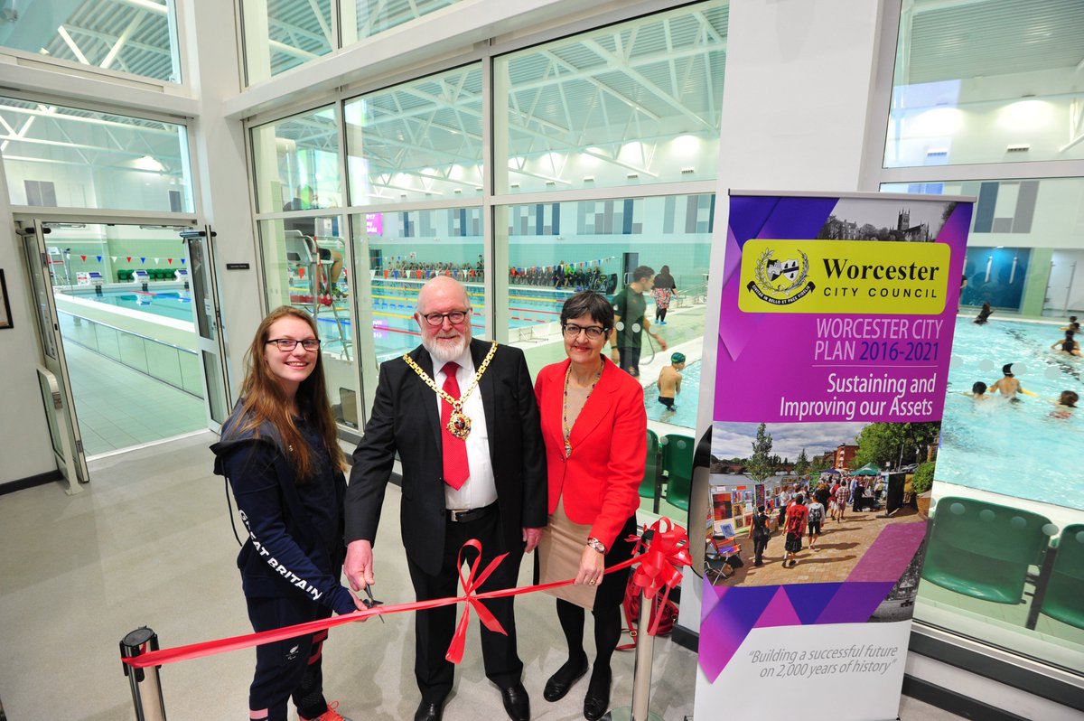 myworcester's tweet photo. Many thanks to @beckyredfern99 and @ClaireCashmore for opening Perdiswell #WorcesterPool this morning. It was an honour to have you join us https://t.co/vhhe59TKn6